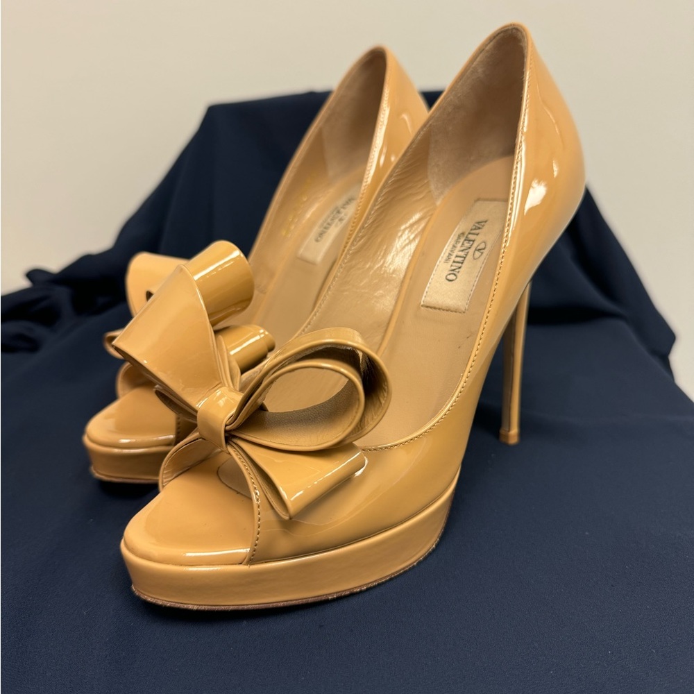 Womens Valentino Patent Leather Bow Pumps Size 5.5
